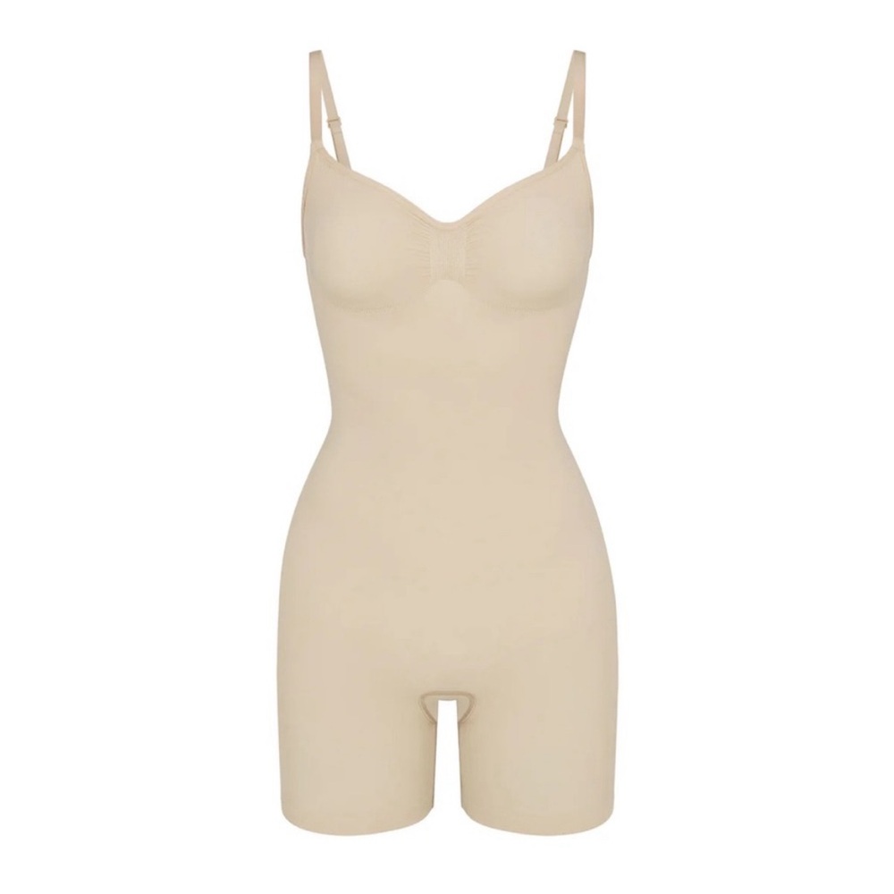 NWOT Skims Mid Thigh Bodysuit